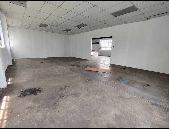 700M² WAREHOUSE TO LET IN DRIEHOEK